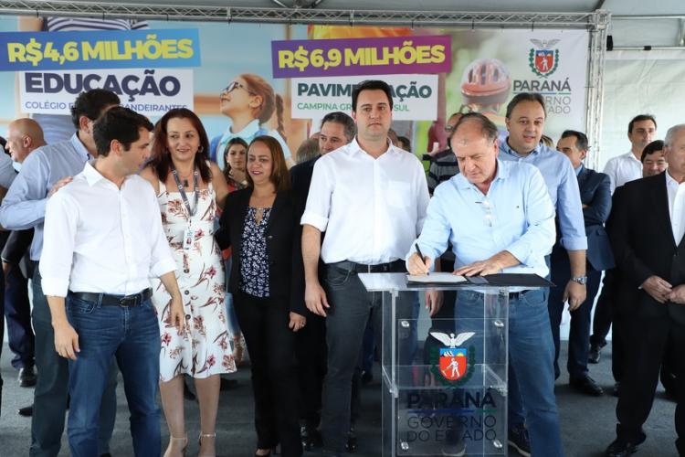 Em Campina Grande do Sul, 700 alunos iniciam o ano em Colégio novo e a população terá Ruas com asfalto