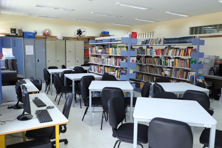 Em Campina Grande do Sul, 700 alunos iniciam o ano em Colégio novo e a população terá Ruas com asfalto