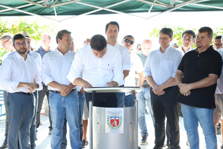 Governador autoriza início das obras dos trapiches da Ilha do Mel