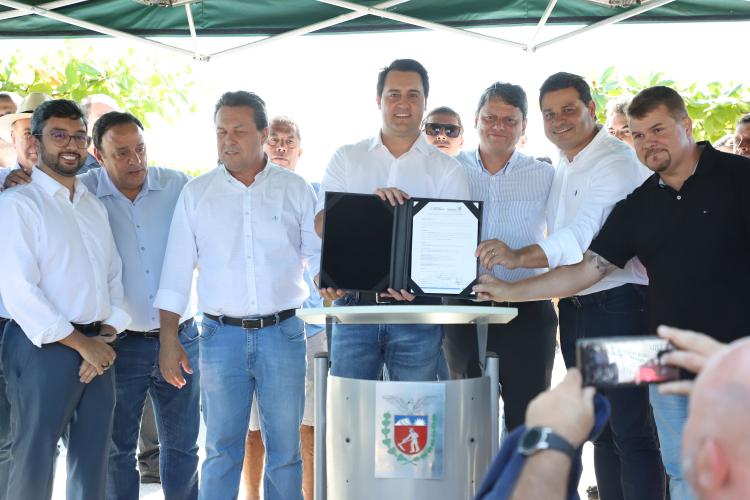 Governador autoriza início das obras dos trapiches da Ilha do Mel