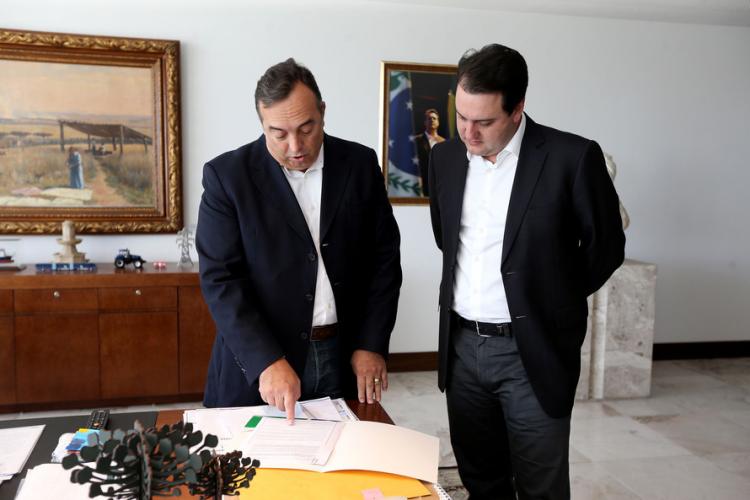 Governador sanciona Lei que proíbe corte de luz, água e gás