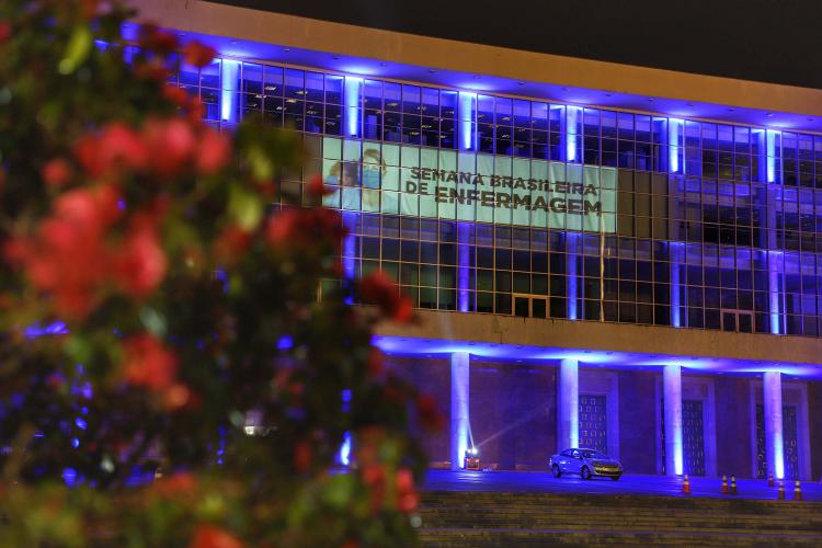 Projeções no Palácio Iguaçu em homenagem aos profissionais de Saúde