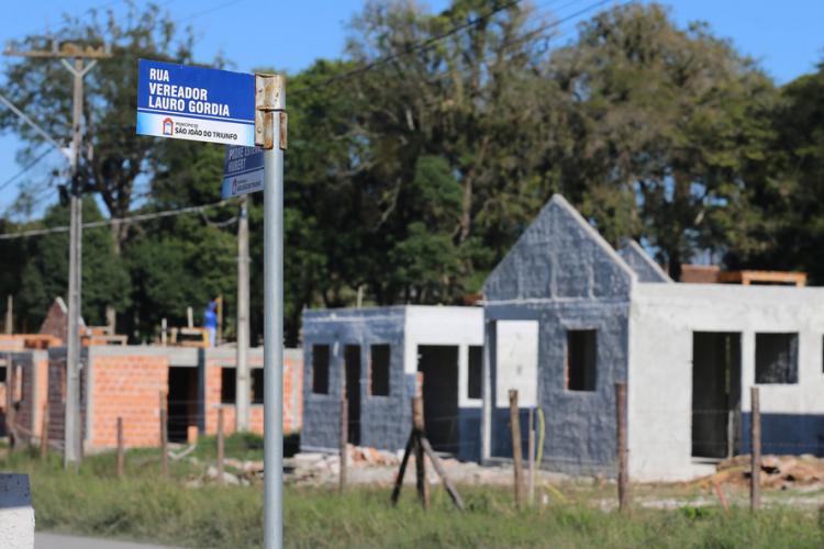 São João do Triunfo recebe casas novas após espera de quase 30 anos