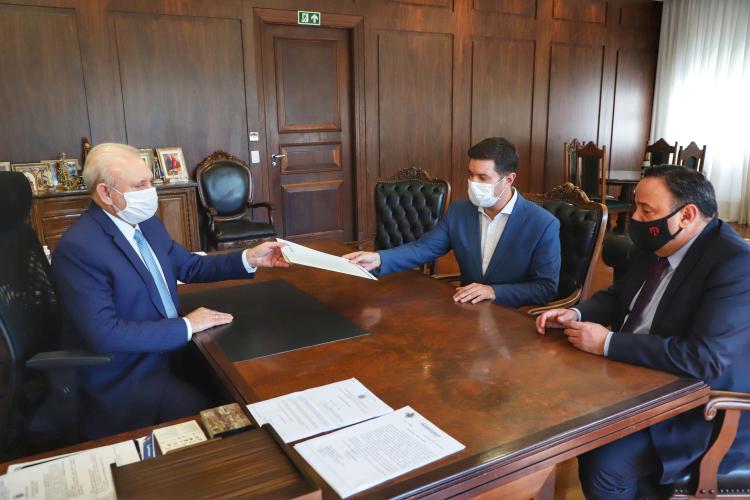 Governo propõe R$ 100 milhões para a compra de vacina contra o Coronavírus