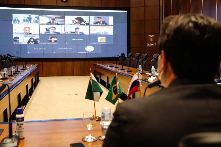 Governo do Paraná assina memorando técnico com a Rússia para estudar Vacina contra COVID-19