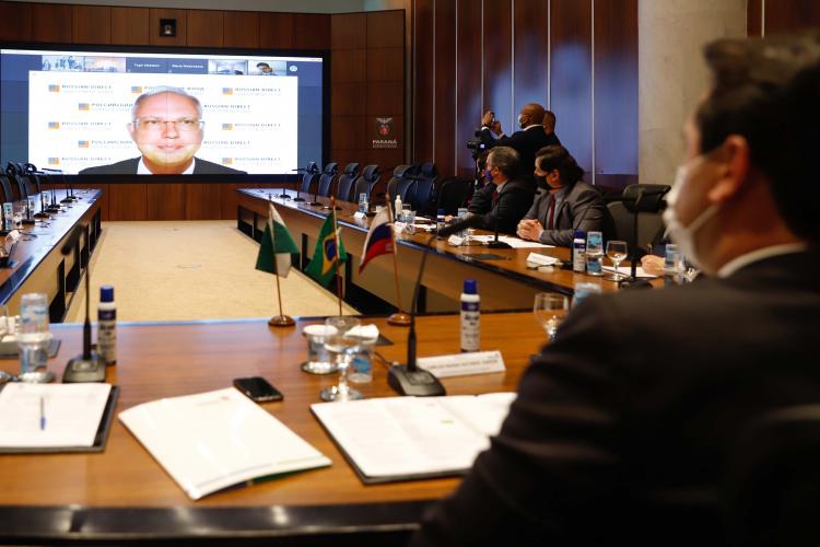 Governo do Paraná assina memorando técnico com a Rússia para estudar Vacina contra COVID-19