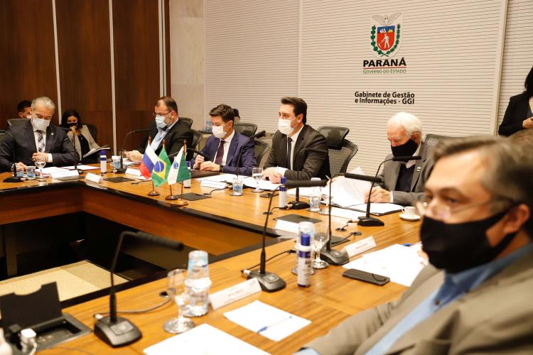Governo do Paraná assina memorando técnico com a Rússia para estudar Vacina contra COVID-19