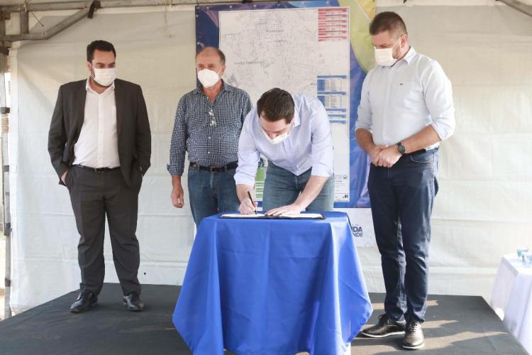 Governador autoriza início de obras em 13 Ruas de Fazenda Rio Grande na RMC