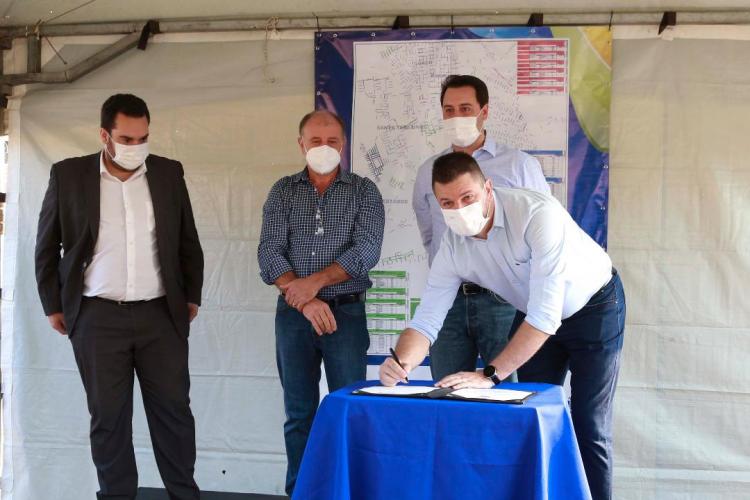 Governador autoriza início de obras em 13 Ruas de Fazenda Rio Grande na RMC