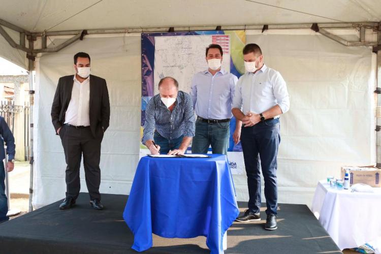 Governador autoriza início de obras em 13 Ruas de Fazenda Rio Grande na RMC