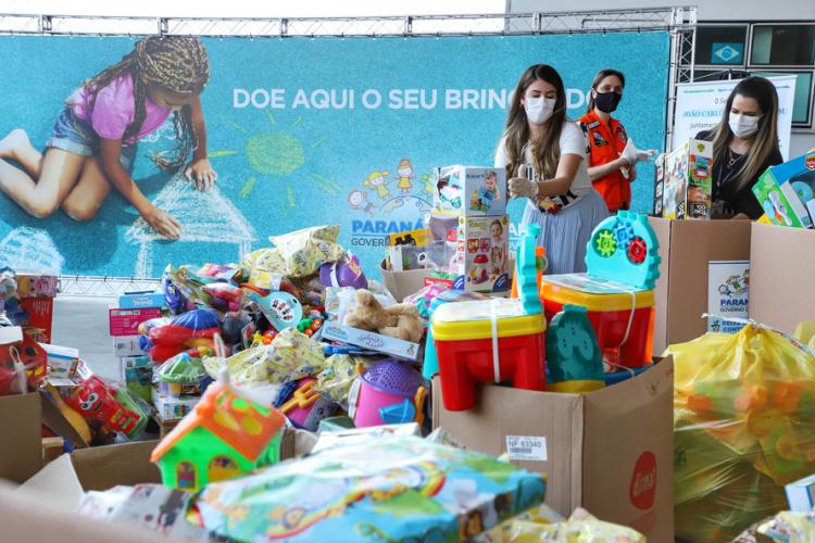 Drive Thru de brinquedos marca início da Campanha Paraná Piá