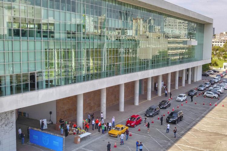 Drive Thru de brinquedos marca início da Campanha Paraná Piá