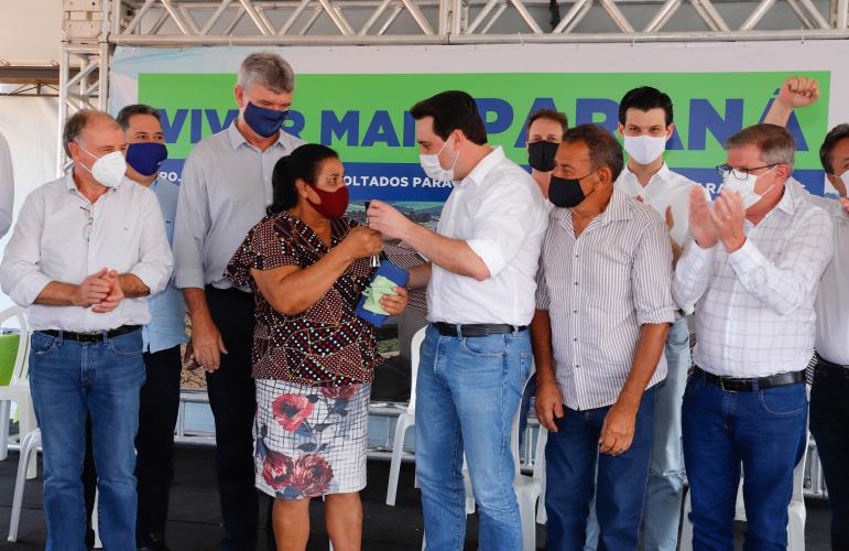 Governador entrega o primeiro Condomínio Exclusivo para Idosos