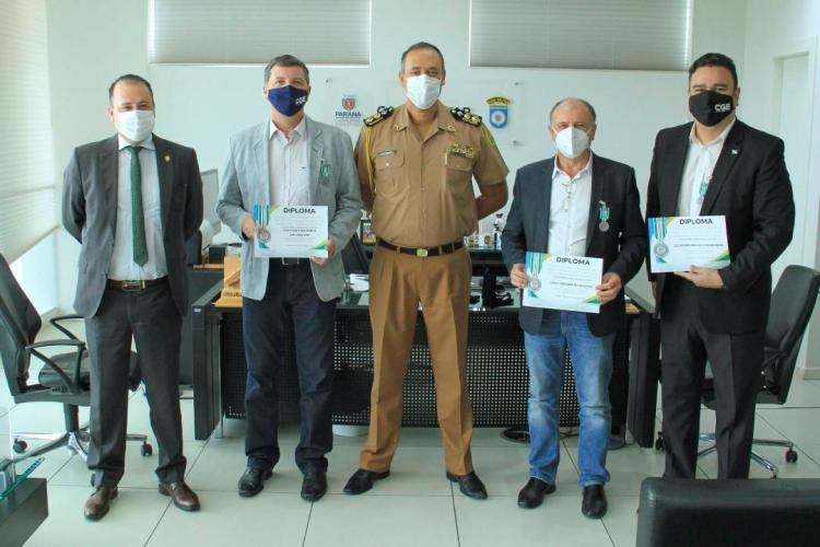 Secretário Ortega recebe a Medalha de Mérito da Casa Militar