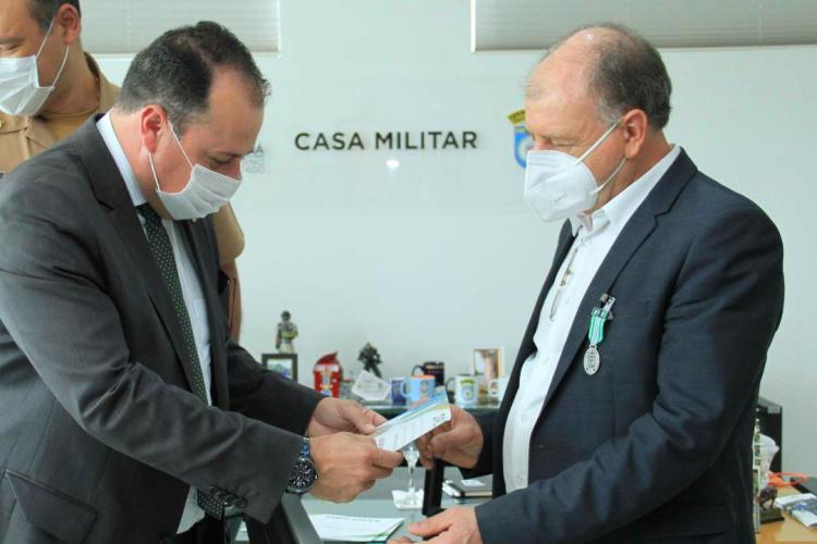 Secretário Ortega recebe a Medalha de Mérito da Casa Militar