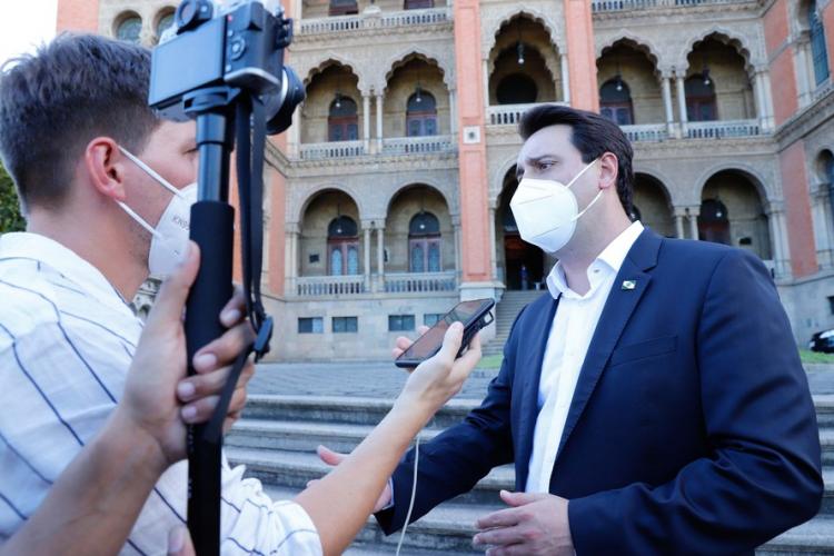 Vacinação contra COVID-19 começa neste mês no Paraná