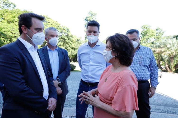 Vacinação contra COVID-19 começa neste mês no Paraná