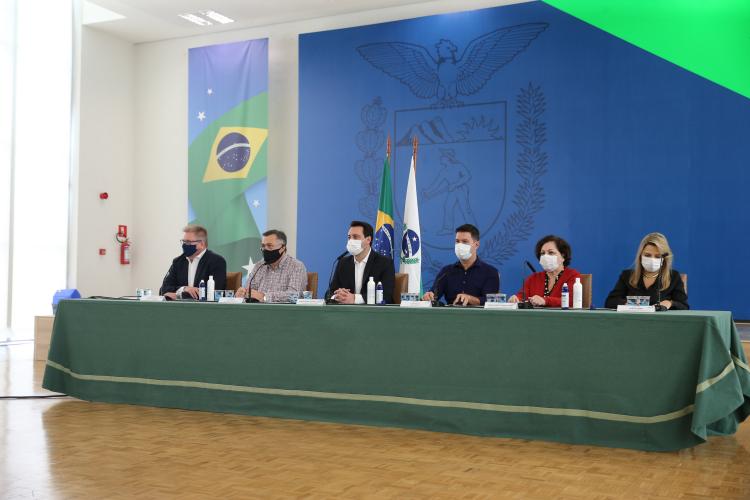 Governo decreta fechamento de atividades não essenciais para conter a COVID-19