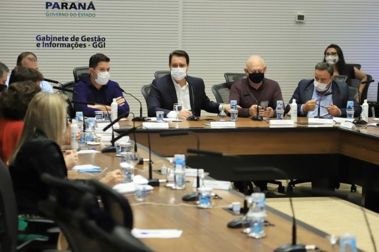 Governo decreta fechamento de atividades não essenciais para conter a COVID-19