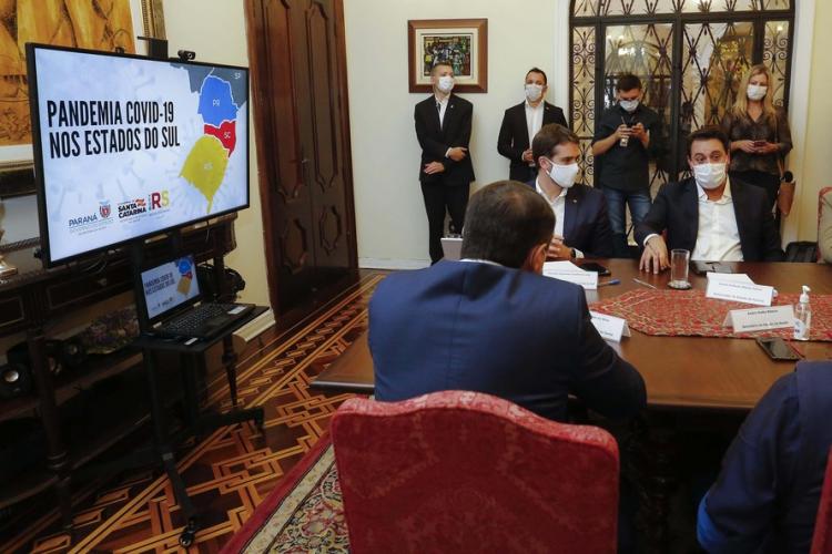 Paraná formaliza intenção de comprar 16 milhões de vacinas contra COVID-19