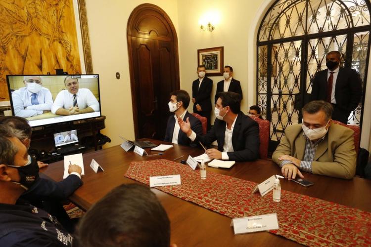 Paraná formaliza intenção de comprar 16 milhões de vacinas contra COVID-19