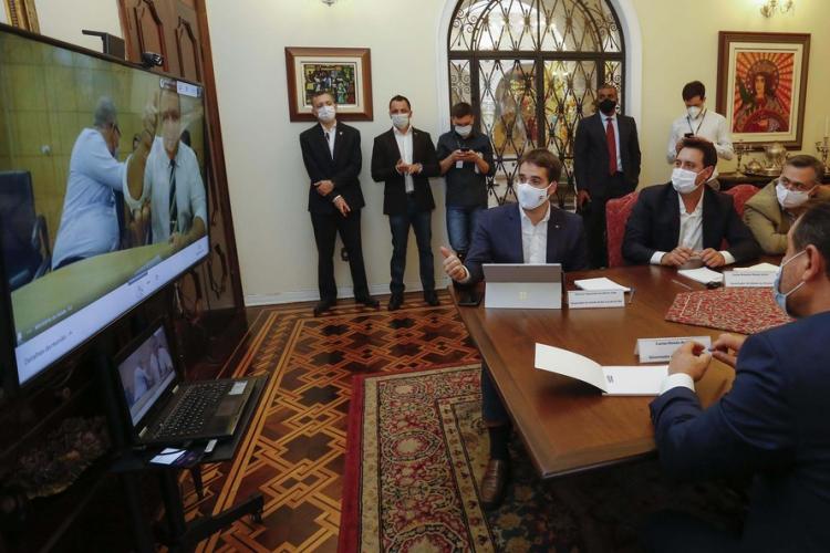 Paraná formaliza intenção de comprar 16 milhões de vacinas contra COVID-19