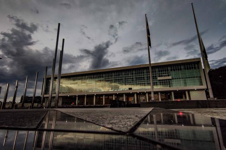 Governador decreta Luto Oficial de três dias em respeito aos 15 mil mortos pela COVID-19