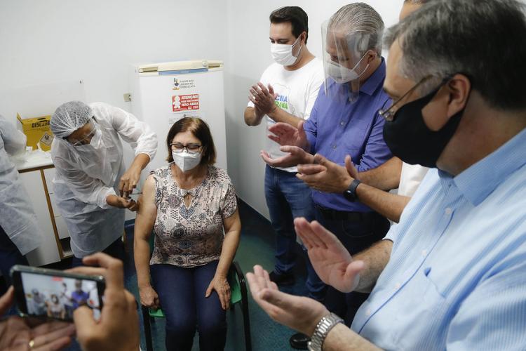 Municípios do Paraná aderem à Vacinação de Domingo a Domingo