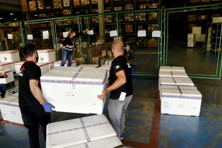 Com nova remessa, Paraná intensifica vacinação de domingo a domingo