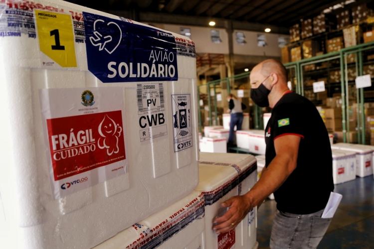 Com nova remessa, Paraná intensifica vacinação de domingo a domingo