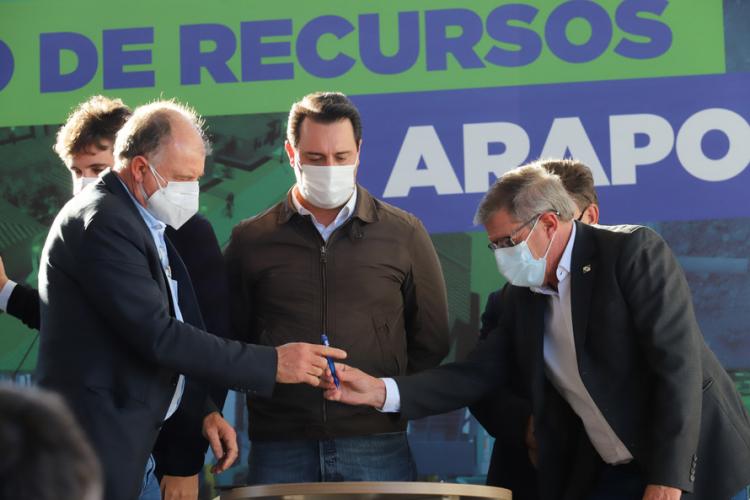 Governador anuncia construção de 1.479 casa e um Condomínio de Idosos em Arapongas