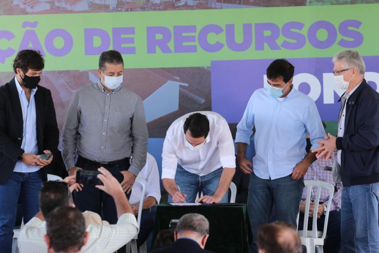 Governador autoriza Condomínio para Idosos e lança construção de 643 casas em Londrina