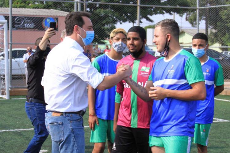 Governador anuncia construção de CMEI e entrega dois “Meu Campinho” em Rolândia