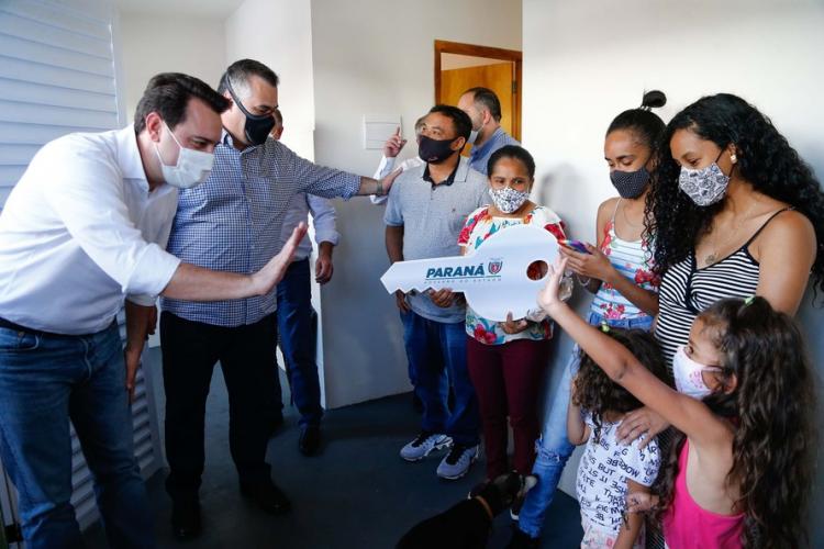 Pavimentação, complexo esportivo e 50 moradias populares transformam a vida de Marumbi