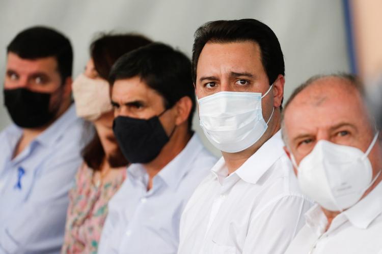 Em Santo Antônio da Platina, governador anuncia R$ 4,5 milhões em obras e entrega 52 carros