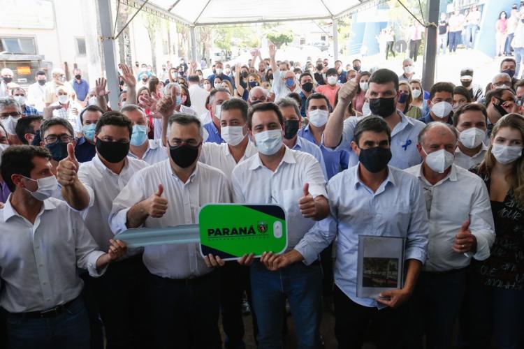 Em Santo Antônio da Platina, governador anuncia R$ 4,5 milhões em obras e entrega 52 carros