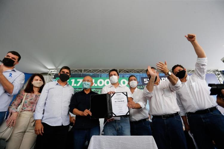 Em Santo Antônio da Platina, governador anuncia R$ 4,5 milhões em obras e entrega 52 carros