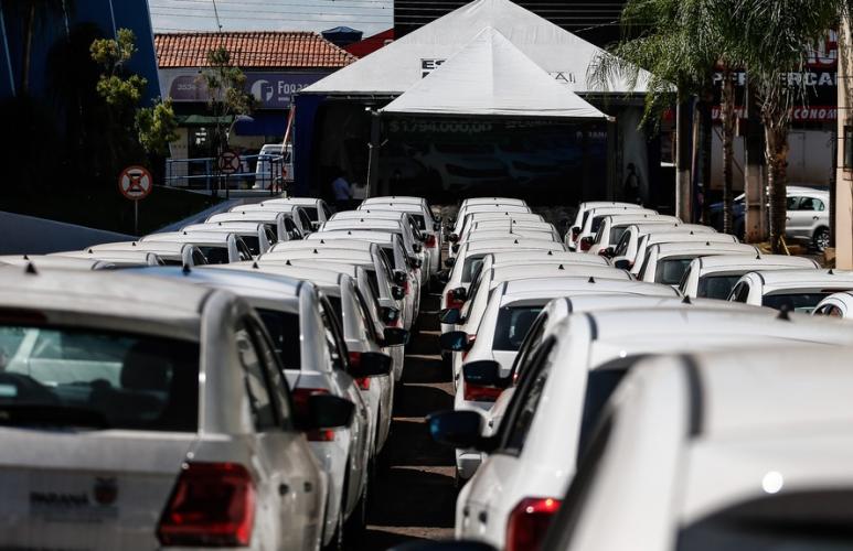 Em Santo Antônio da Platina, governador anuncia R$ 4,5 milhões em obras e entrega 52 carros