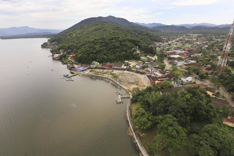 Governo destina R$ 700 mil para a compra de ônibus para Guaraqueçaba