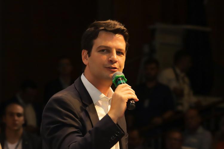 Programa de pavimentação inclui eficiência energética, logística reversa e plantio de árvores