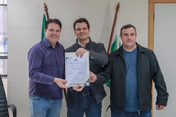 Governo libera recursos para pavimentação do Parque Industrial de Coronel Vivida