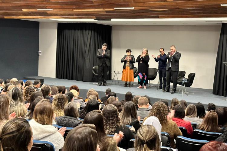 Estado reúne especialistas para ampliar formas de evitar violência contra crianças e adolescentes