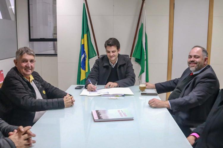 Estado viabiliza obras em São José dos Pinhais, Itaúna do Sul, Rio Negro e Ventania