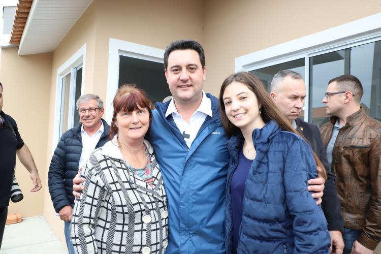 Governador entrega chaves da Casa Própria a 174 famílias de Irati