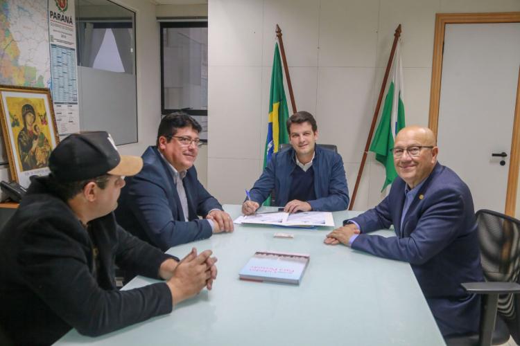 Estado libera recursos para Sertaneja construir Centro Comercial para Agricultores