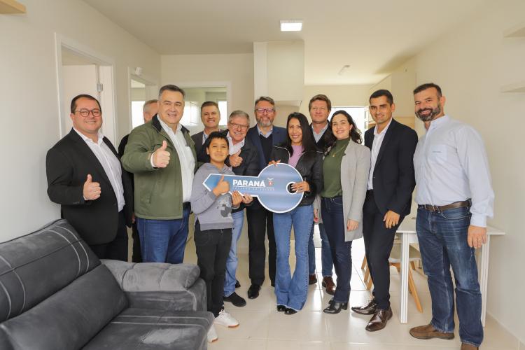 Com apoio do Estado, 94 famílias da Lapa recebem as chaves da casa própria