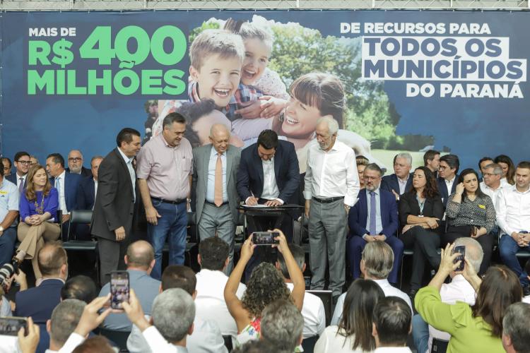 Prefeitos enaltecem repasse de R$ 455 milhões do Governo do Estado aos Municípios