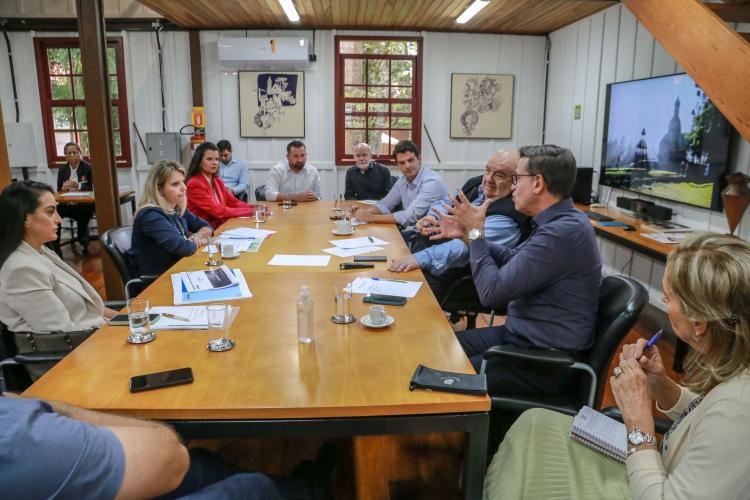 Em reunião, equipes da Secid e da prefeitura de Curitiba planejam ações para a Grande Curitiba