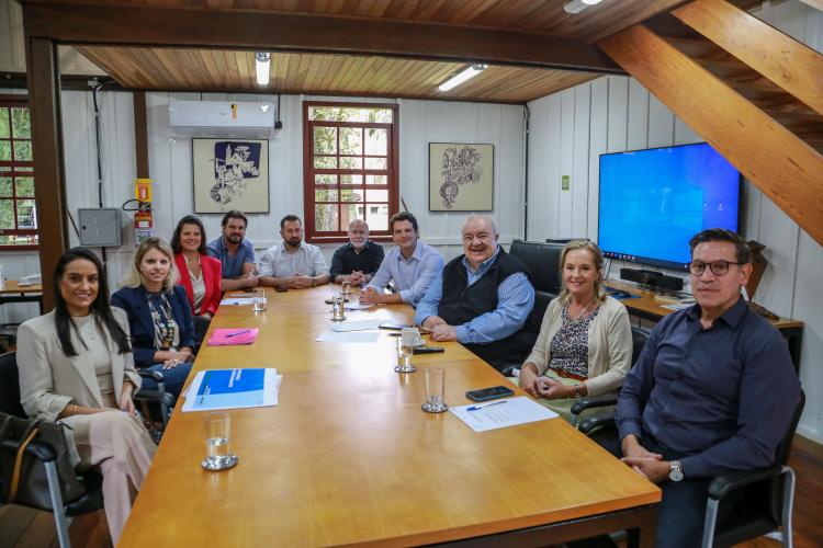 Em reunião, equipes da Secid e da prefeitura de Curitiba planejam ações para a Grande Curitiba