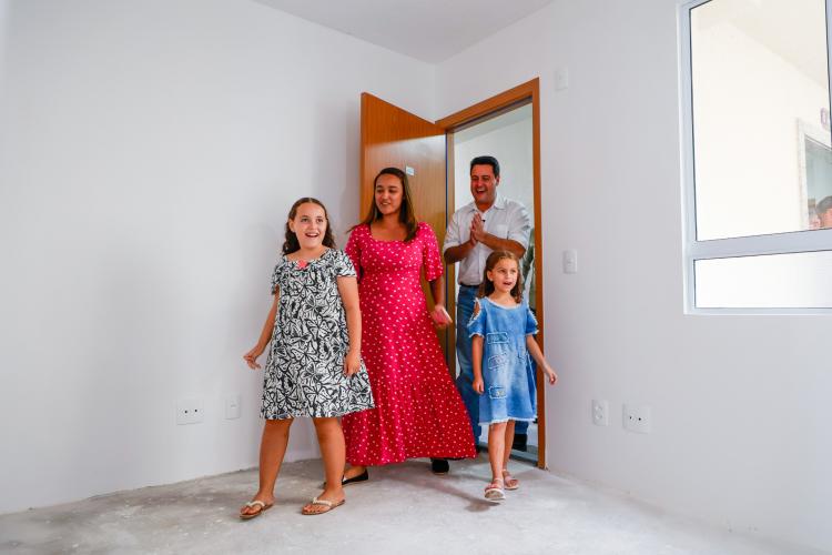 Casa Fácil: governador inaugura Residencial com 144 Apartamentos em Londrina